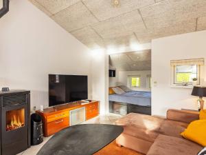 TV a/nebo společenská místnost v ubytování Holiday home Bogense XXXVI
