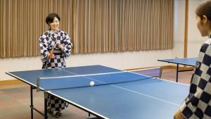 那智勝浦町にある勝浦温泉　休暇村　南紀勝浦の卓球の女 +37枚の写真