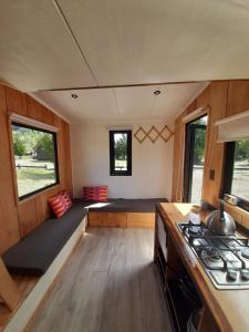 Kuchyňa alebo kuchynka v ubytovaní Rucautín Tiny Cabin
