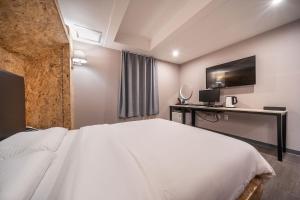 26 HOTEL客房内的一张或多张床位