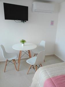 a room with a table and chairs and a tv at Habitaciones Amubladas Logos II in Veracruz