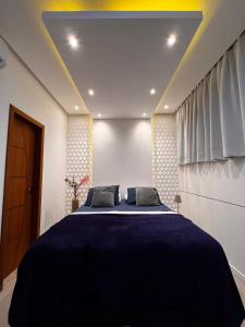 Katil atau katil-katil dalam bilik di Apto Duplex cond. Vila dos Diamantes #26