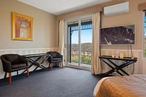 O zonă de relaxare la Echoes Boutique Hotel & Restaurant Blue Mountains