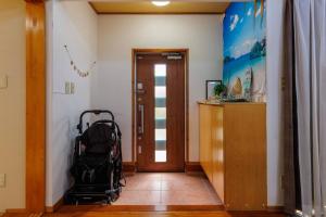 Foto sihtkohas Genka asuva majutusasutuse ビーチまで5分 1棟貸切ホテルKanasa 最大10名まで宿泊可能 かなさ galeriist