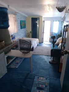Voodi või voodid majutusasutuse Little Sanity Beach house toas