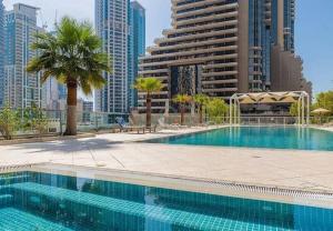 Bazén v ubytování Primestay - Iris Blue Dubai Marina nebo v jeho okolí