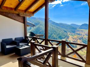 a room with a balcony with a view of the mountains at Apartmani Tarsko Jezero in Zaovine