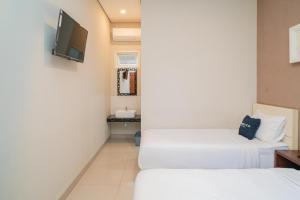 Televisyen dan/atau pusat hiburan di Urbanview Hotel Bubusini Batu by RedDoorz