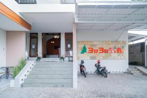 Muka bangunan atau pintu masuk Urbanview Hotel Bubusini Batu by RedDoorz