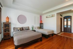 เตียงในห้องที่ Botan Boutique Hotel