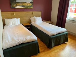 Postel nebo postele na pokoji v ubytování Ombergs Golf Resort