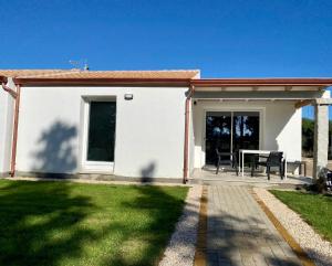 Bygningen som feriehuset ligger i + 6 billeder