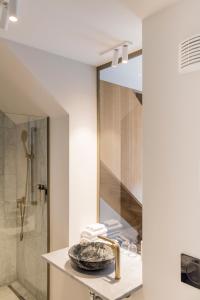 a bathroom with a sink and a shower at Kai 36 - Hotel zwischen Fels und Fluss in Graz