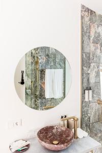 a bathroom with a sink and a mirror at Kai 36 - Hotel zwischen Fels und Fluss in Graz