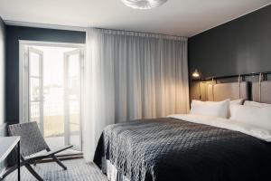 Postel nebo postele na pokoji v ubytování Sandhamn Seglarhotell + 37 fotografií