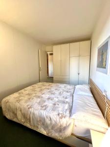 מיטה או מיטות בחדר ב-Bilocale Green