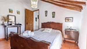 Posteľ alebo postele v izbe v ubytovaní Huerta La Lapa Cañete la Real by Ruralidays