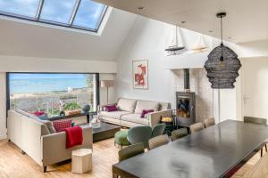 Posedenie v ubytovaní Superbe villa VUE SUR MER, 11 personnes à TREBEURDEN REF-669