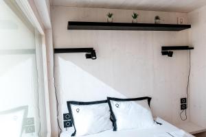 Postel nebo postele na pokoji v ubytování Buqez resort Drage, villa Vita 50