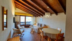 Posezení v ubytování Charmant appartement au coeur de Vercorin