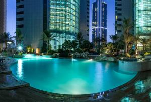 Bazén v ubytování Al Fattan I Sea View I Luxury JBR I Free 5 Star Beach Resorts Access! nebo v jeho okolí