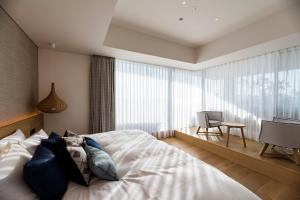 Un pat sau paturi într-o cameră la MALIBU HOTEL