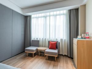 Gallery image of LanOu Hotel Shanghai Sheshan National Forest Park Happy Valley in Songjiang