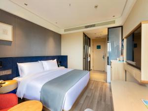 a large white bed in a hotel room at LanOu Hotel Shanghai Sheshan National Forest Park Happy Valley in Songjiang