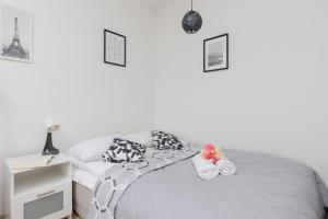 Легло или легла в стая в Metro Kabaty Lovely Studio Apartment by Renters