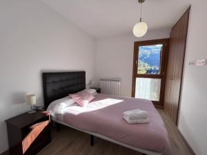 Postel nebo postele na pokoji v ubytování BPIRINEOS-Cregüeña