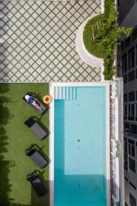The Quartier Hotel Phromphong - Thonglor by Compass Hospitality游泳池或附近泳池的景觀