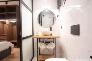 A bed or beds in a room at #G32 Luxury residence in the centre of Volos