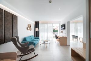 A seating area at Petit Sagitario Adults only