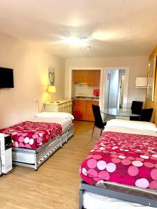 Postel nebo postele na pokoji v ubytování Rebeca Rooms