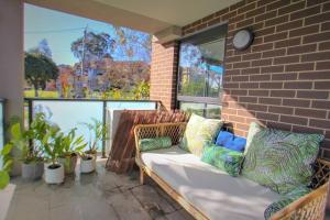 Swimmingpoolen hos eller tæt på Boutique Heidelberg Heights 2BR apartment - G01