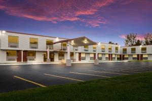 an empty parking lot in front of a hospital at Red Roof Inn Alexandria, LA in Alexandria