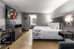 Ένα ή περισσότερα κρεβάτια σε δωμάτιο στο Red Roof Inn Alexandria, LA