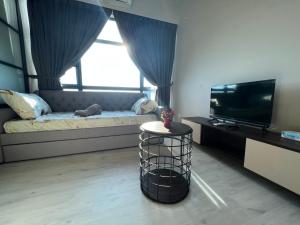 Televisyen dan/atau pusat hiburan di TK Homestay - Sea View and Mount Kinabalu View
