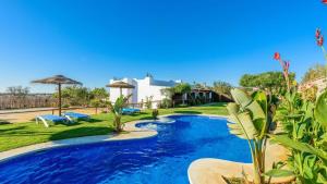 The swimming pool at or close to Apto El Descanso II Conil de la Frontera by Ruralidays