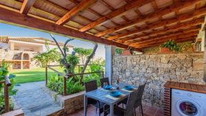 A garden outside Apto El Descanso II Conil de la Frontera by Ruralidays