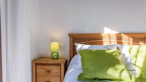 A bed or beds in a room at Apto El Descanso II Conil de la Frontera by Ruralidays