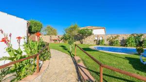 The swimming pool at or close to Apto El Descanso II Conil de la Frontera by Ruralidays