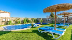 The swimming pool at or close to Apto El Descanso II Conil de la Frontera by Ruralidays