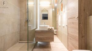 Kúpeľňa v ubytovaní Flatbook - City Center SPA Apartments Toruńska