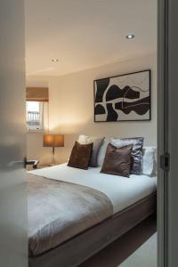 Katil atau katil-katil dalam bilik di The Penthouse Suite - Luxury Like No Other +35 gambar
