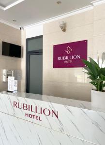 een hotellobby met een aidium hotelbord op een muur bij Rubillion Hotel - 5-Min Walking to Back Beach in Vung Tau