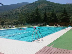 Swimming pool sa o malapit sa APARTMENTSUITESPAIN BAQUEIRA JARDIn