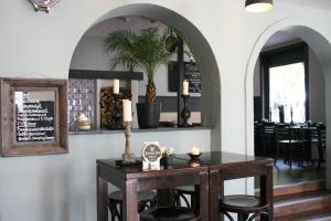 a dining room with a table and some chairs at Herberg, Het Wapen van Tilburg in Tilburg +52 photos