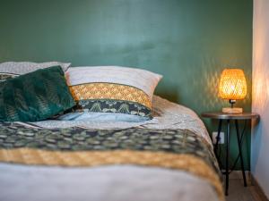 Postel nebo postele na pokoji v ubytování Cottage 2 à 4 personnes ,au cœur des volcans