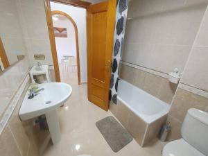 Zdjęcie z galerii obiektu Beautiful 2-Bed Apartment in Orihuela w mieście Orihuela